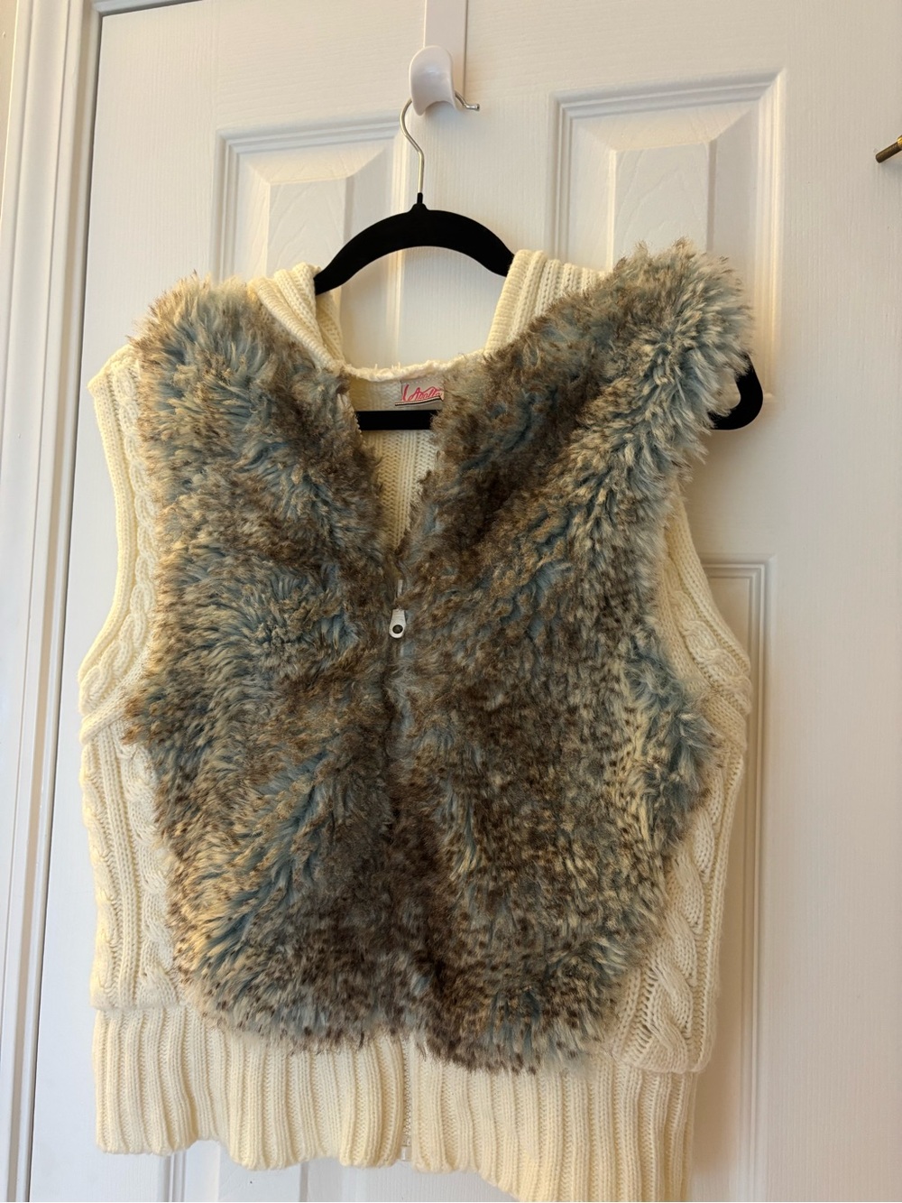 Apollo Brand Cream Cable-Knit Vest with Taupe Faux Fur Front